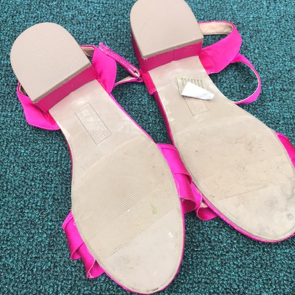 American Eagle Electric pink sandals with ruffles - Picture 5 of 8